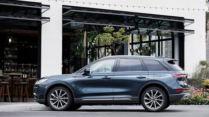 Cosa de piratas, porque el Lincoln Corsair es un Ford Escape pirateado ?