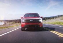 Ford entregó camiones eléctricos F-150 Lightning a clientes en los 50 estados de la nación