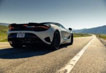 Durante su dinámico debut en América del Norte, el McLaren 750S se une al club de 200 mph