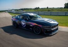 Ford dio a conocer el precio del Mustang Dark Horse R de competición