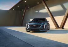 Cadillac muestra en Detroit el renovado y más avanzado CT5 del 2025