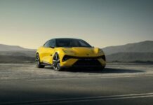 Lotus presentó en nueva York el Emeya, el primer hiper-GT de cuatro puertas de la compañía