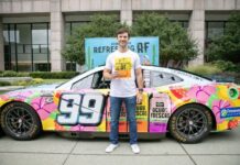 Daniel Suárez, el piloto Mexicano de NASCAR, presenta el nuevo auto No. 99 para el Mes de la Herencia Hispana