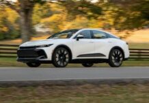 Toyota Crown Platinum del 2026, un sedan diferente con calidad de fabrica