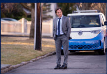 El Volkswagen ID. Buzz llega a la gran pantalla en «¿Está encendida esta cosa?», de Bradley Cooper