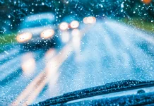 ¿Cuál es el Estado que tiene la tasa de mortalidad por lluvias más alta en las carreteras de los Estados Unidos?