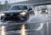 Si el auto comienza a flotar sobre el agua, no hagas esto, ¿Cómo reaccionar ante el hidroplaneo?